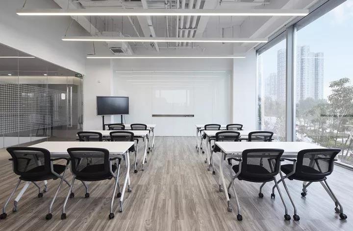 康冠辦公家具-辨別辦公椅質量的好壞