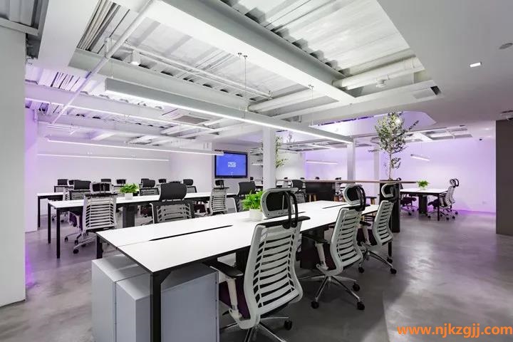 針對(duì)不同類型企業(yè),辦公室家具選擇也不同